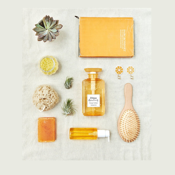 Bonheur ORANGE FLOWER Shampoo with orange color objects